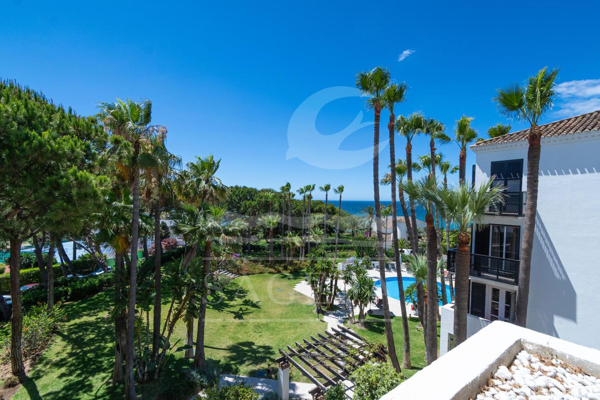 1015 - Jardines Golondrinas - Three Bedrooms Apartment Lake View