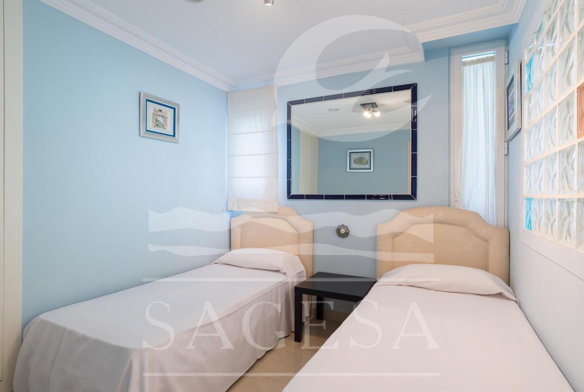 1015 - Jardines Golondrinas - Three Bedrooms Apartment Lake View Marbellac