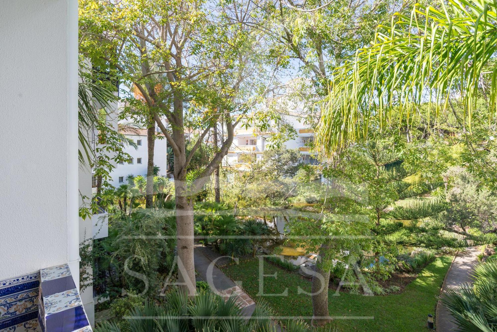 1015 - Jardines Golondrinas - Three Bedrooms Apartment Lake View *