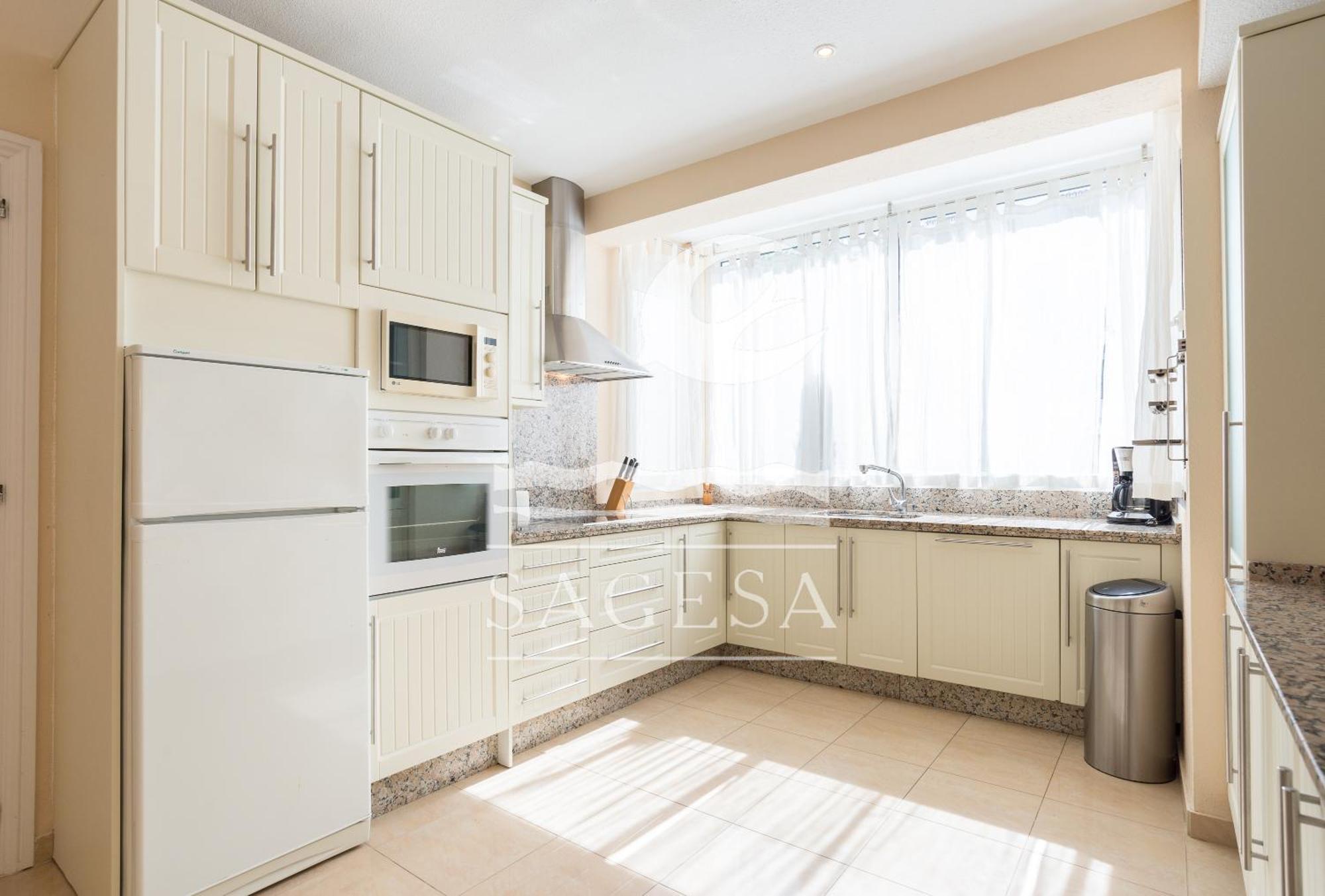 1015 - Jardines Golondrinas - Three Bedrooms Apartment Lake View Appartement Marbellac