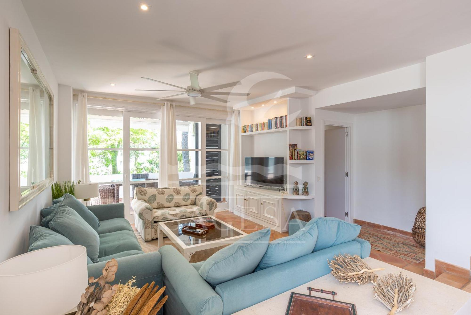 1015 - Jardines Golondrinas - Three Bedrooms Apartment Lake View *