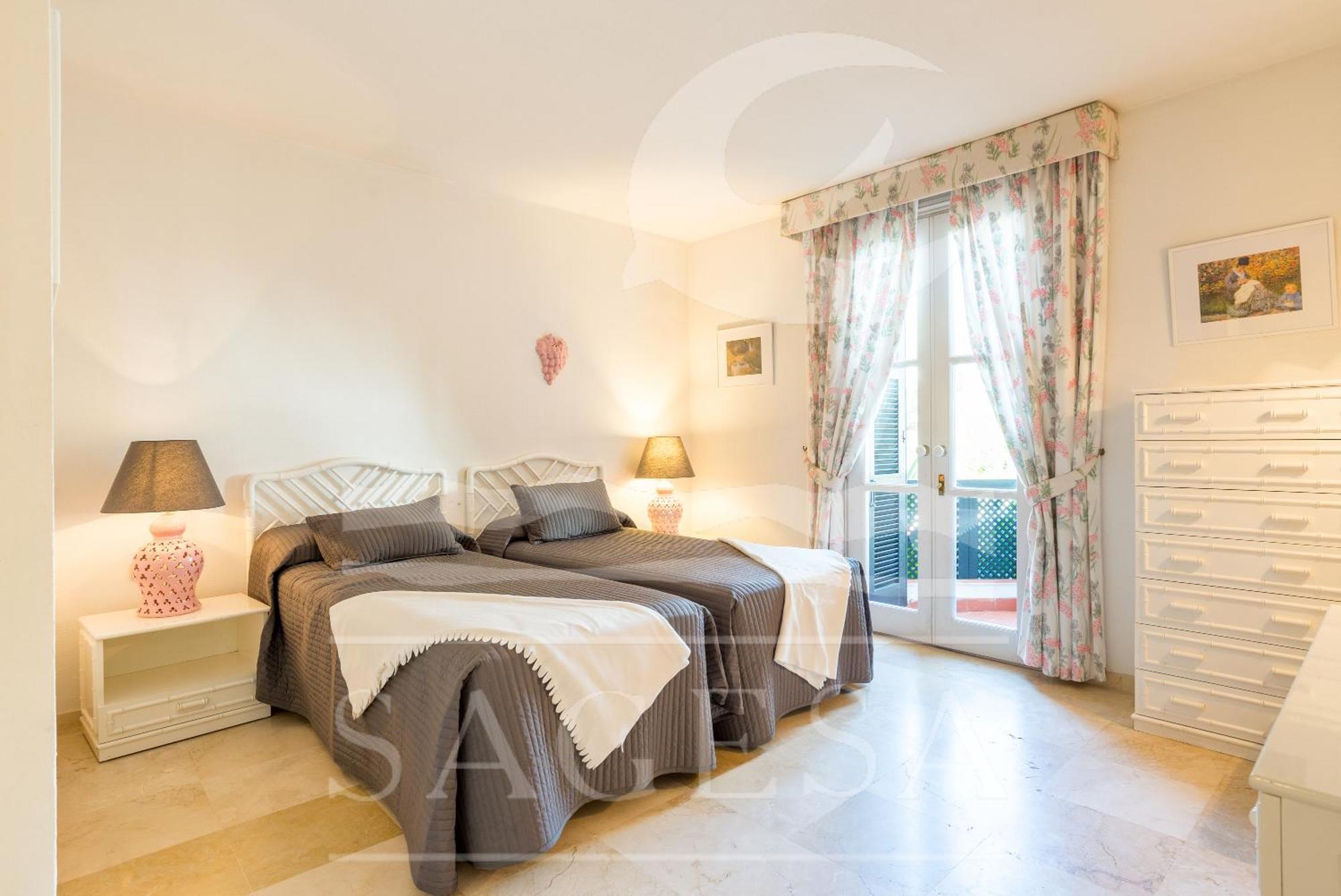 1015 - Jardines Golondrinas - Three Bedrooms Apartment Lake View Marbellac